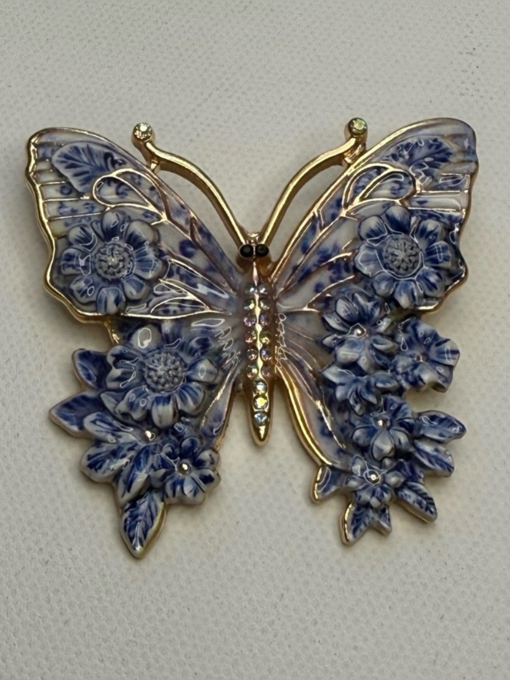 Elegant Blue and Gold Butterfly Brooch - Picture 3 of 4